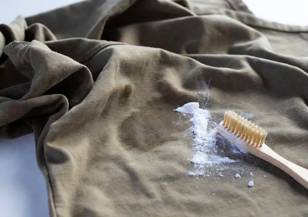 بهترین روش های از بین بردن شوره لباس کار